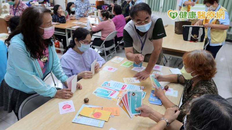新冠疫情對心理健康影響大! 研究:銀髮族更加憂鬱又孤獨