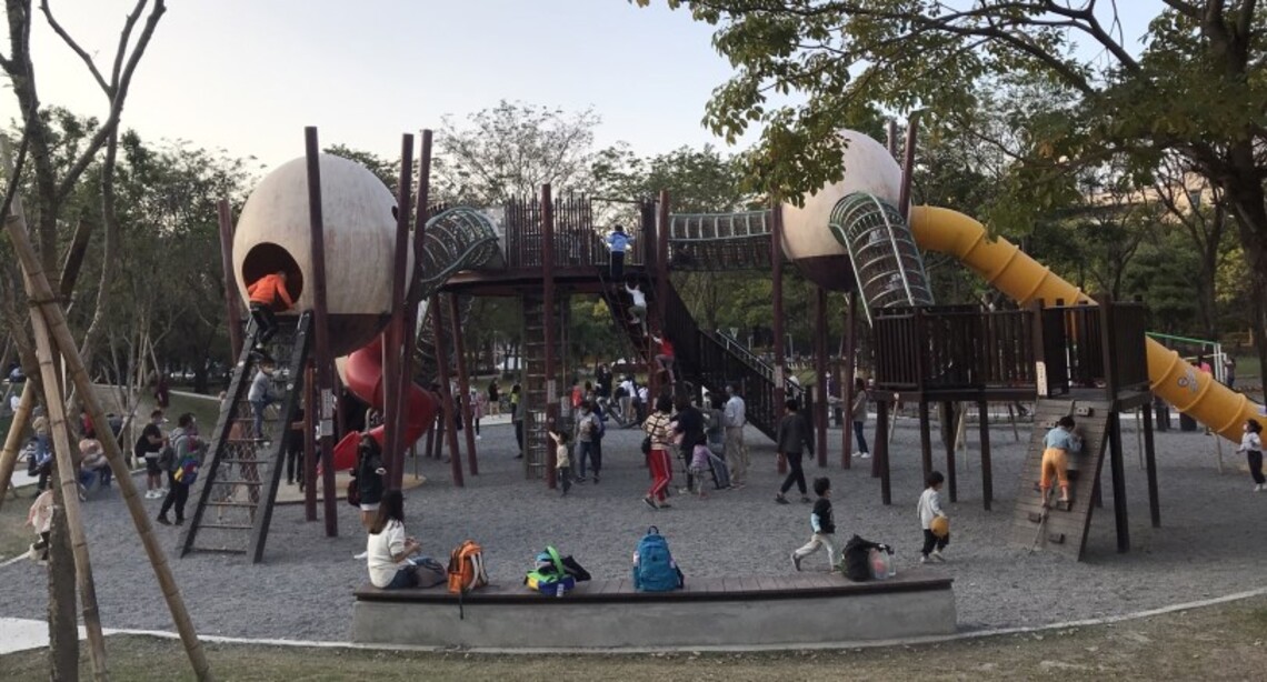 凹子底森林公園兒童遊戲場是誰爭取的?