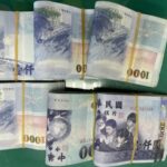 ▲銀行行員識破假投資真詐騙,大甲警攔阻匯款,救回30萬元現金 (圖/台中大甲分局 提供)