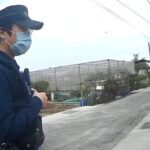 ▲老婦人走失在大里街頭,員警獲報前往發現老婦衣物上縫有聯繫電話 (圖/台中霧峰分局 提供)