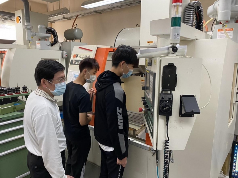 培育產業人才 CNC銑床乙級檢定吳鳳科大登場