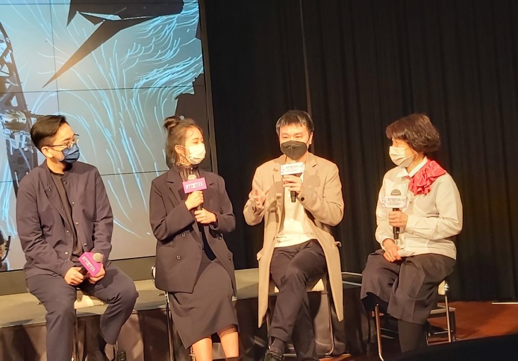 藝術家王連晟(右二)及林憶圻(左二)分享新作《客廳》。座談旁聽為藝術家周東彥(左一)、歌劇院藝術總監邱瑗(右一)(圖/陳惠玲攝影)