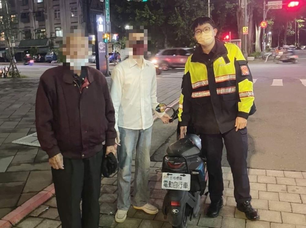 老翁及家人感謝警方熱心協助