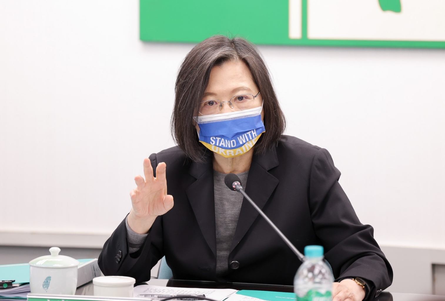 【匯流民調10-7】經濟牽動蔡英文蘇貞昌支持 民進黨小心政治操作反效果 109 根據趨勢民調,總統蔡英文的滿意度過半。