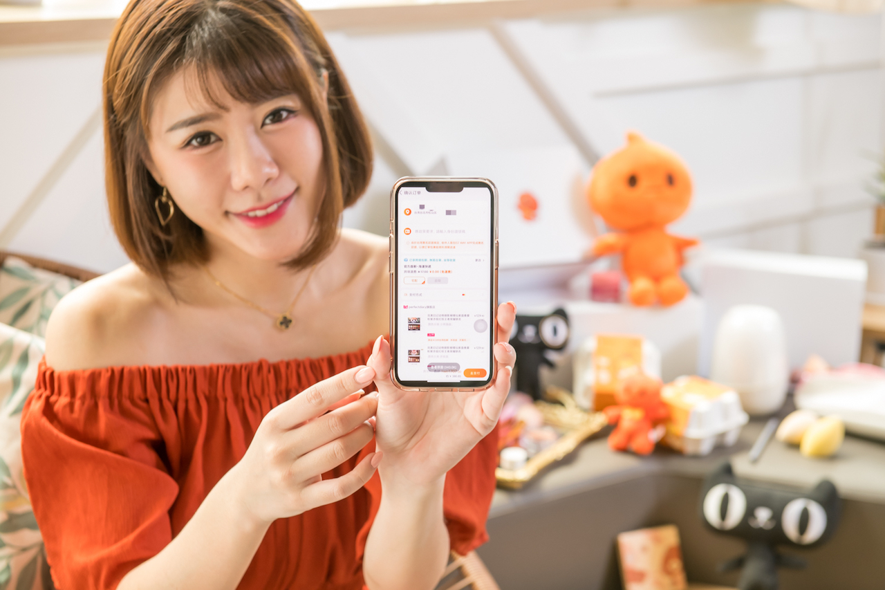 ［圖四］手刀加入購物車，輕鬆購入淘寶天貓上的豐富彩妝
