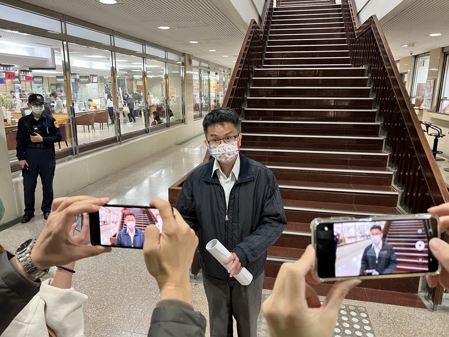 立委趙正宇強調清白 前主任認罪!坦承讓無辜的人遭受冤屈 116 立委趙正宇的前國會辦公室主任林家騏涉嫌冒用趙正宇辦公室職權,向營建署及陽明山國家公園管理處施壓,索賄1,100萬元。林於今(4)日供認不諱。