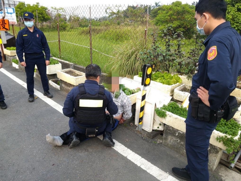 停電警力不停歇 東港警連逮2名竊盜逃犯