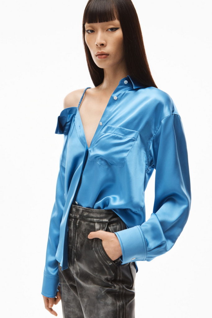 微風廣場、微風南山alexanderwang 真絲露肩襯衫 推薦價 12,800 元