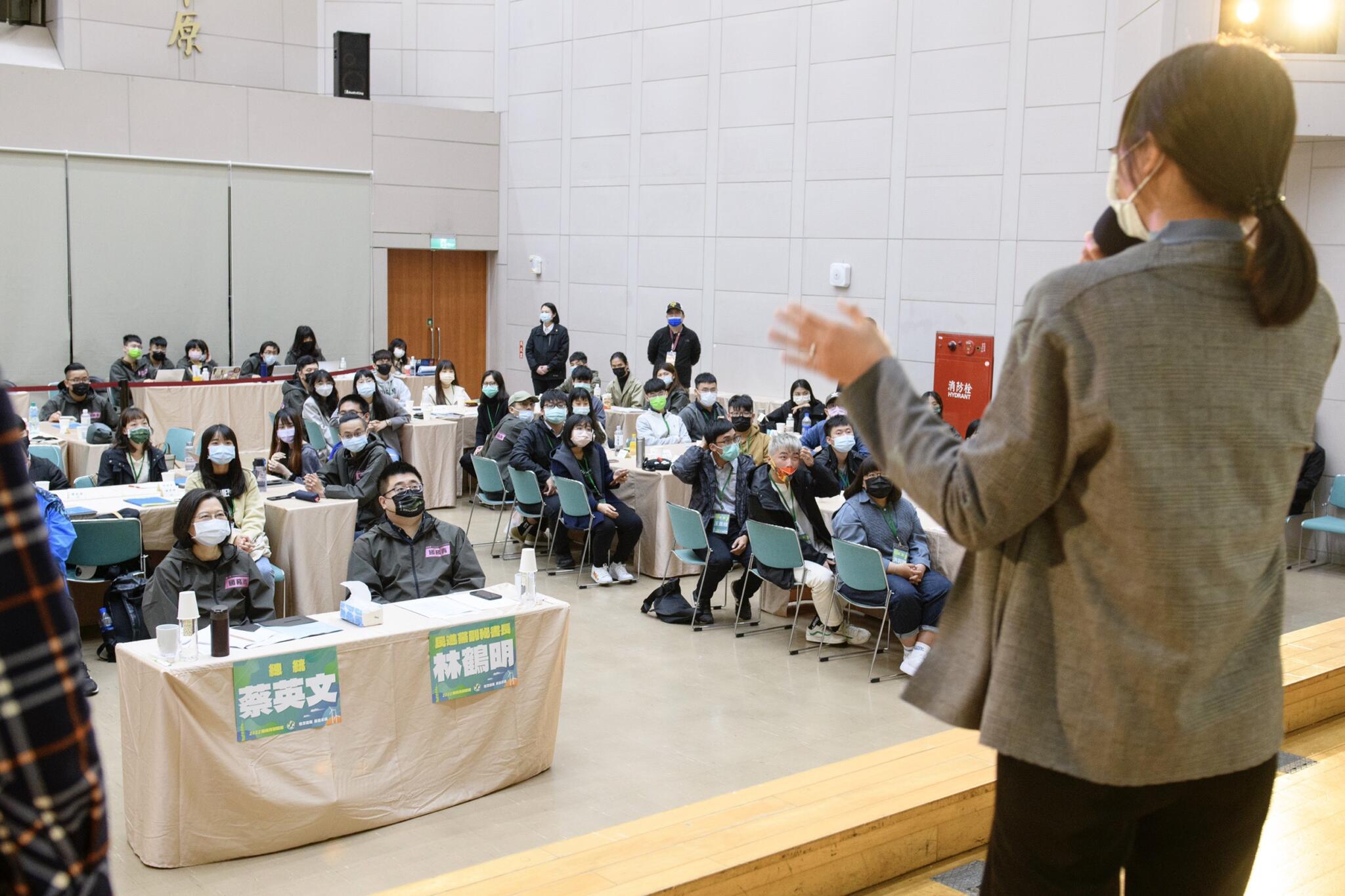 出席民進黨青年培訓營 蔡英文:看見各地年輕夥伴很振奮 54 S 61866041