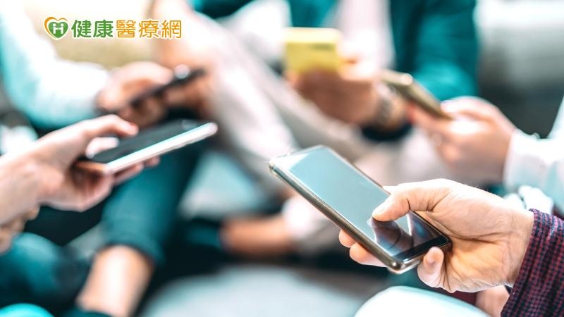戰爭新聞越看心情越低落 「這幾點」避免資訊狂躁症