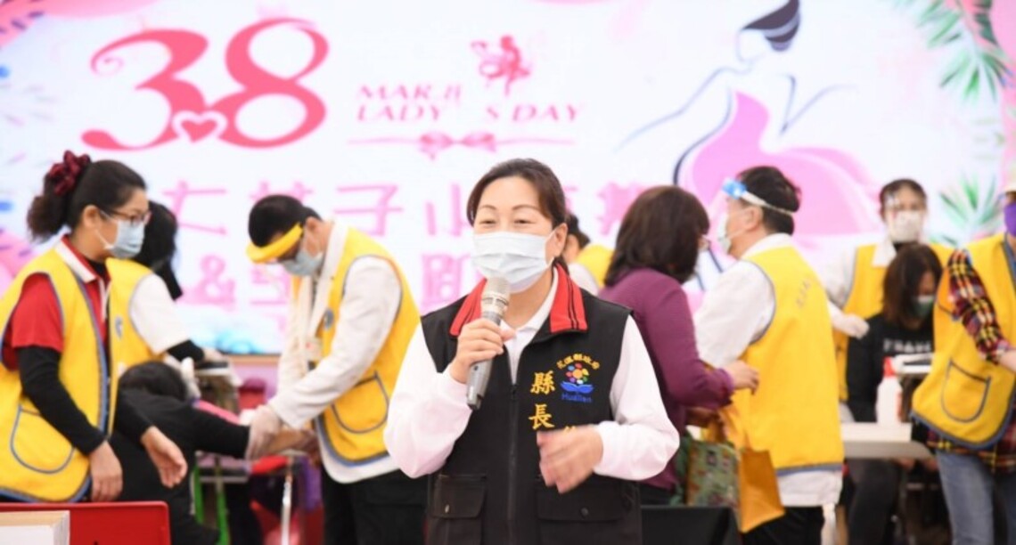 Happy Women's Day 徐榛蔚與縣府女性同仁歡慶婦女節