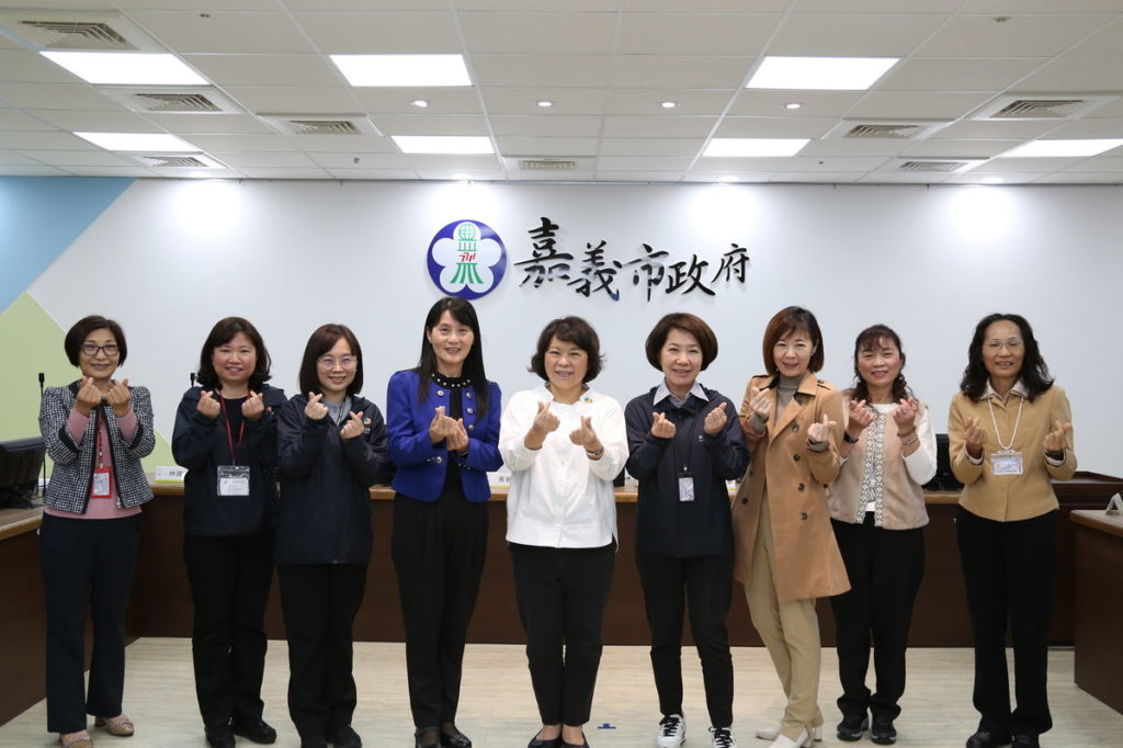 黃敏惠市長與市府女性主管合照