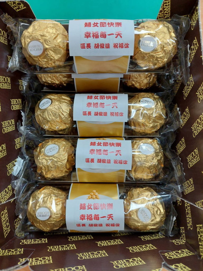 左營區長致贈女性同仁婦女節幸福每一天