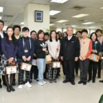 ▲中警局長蔡蒼柏率領副局長、主秘及督察長，祝福所有女性同仁婦女節快樂 (圖/台中市警察局 提供)
