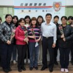 ▲女警平日上班執勤、處理民眾糾紛,下班後要照顧家庭及子女,新城警分局長特別獻上祝福 (圖/花蓮縣警察局 提供)