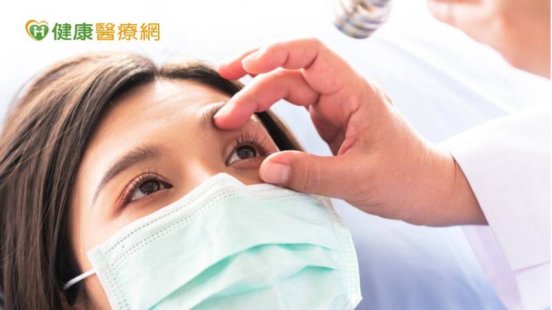 毛巾、枕頭未定期清洗 當心蟎蟲寄生傷眼