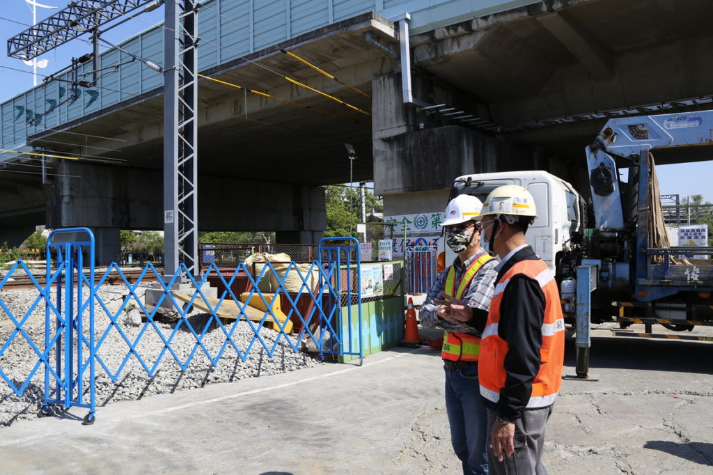 垂楊大橋橋下鐵路高架工地