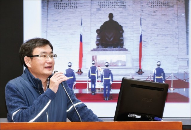 政治學視角下的情治機關研究：秘密警察、線民與情報能力