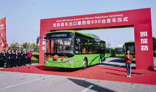 圖為800輛安凱天然氣公交車出口墨西哥(攝於3月8日)。 圖為800輛安凱天然氣公交車出口墨西哥(攝於3月8日)。