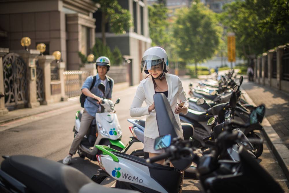 WeMo Scooter騎車真的只要1元! 每天名額333 週三再加倍 47 因疫情延燒,雖然民眾減少出門活動,但上班族仍照常有固定的通勤需求 1
