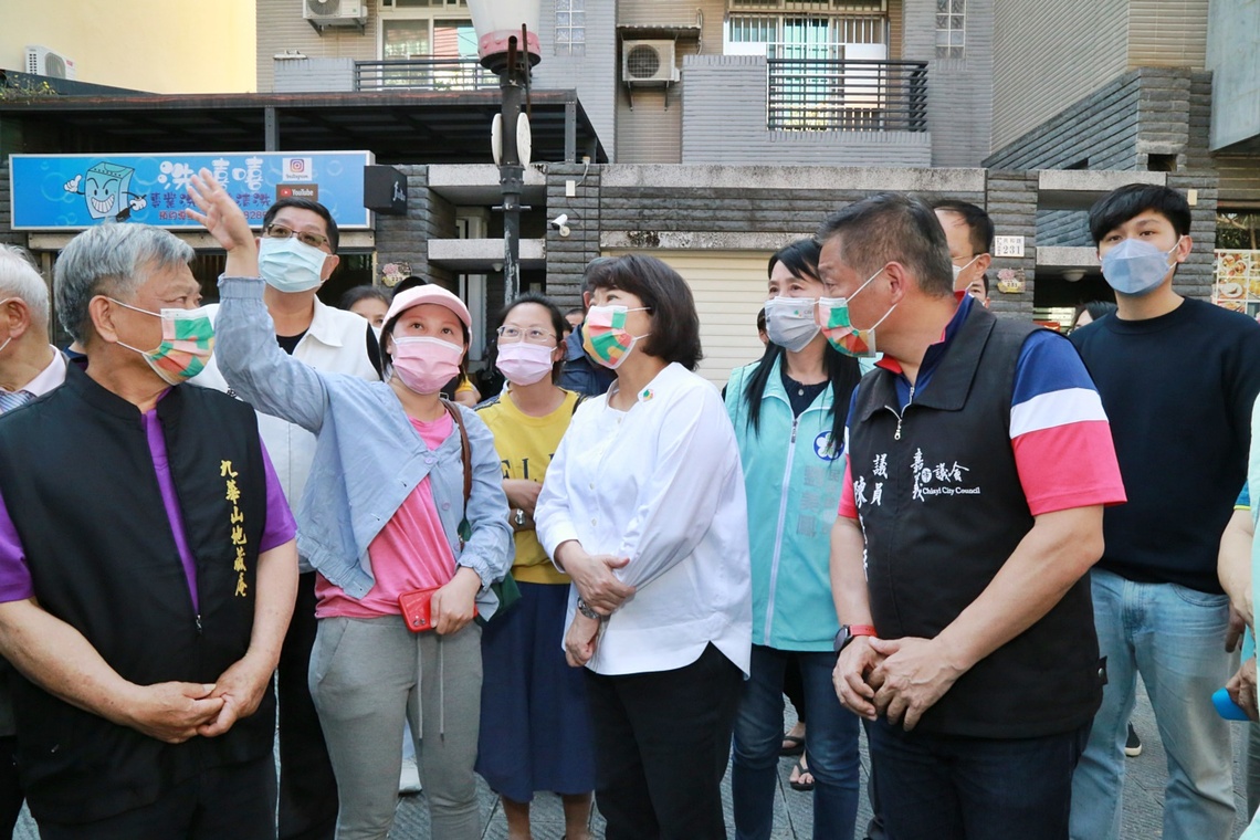 嘉義市長黃敏惠前往共和路慰問火災戶 大家一起努力協助後續復原