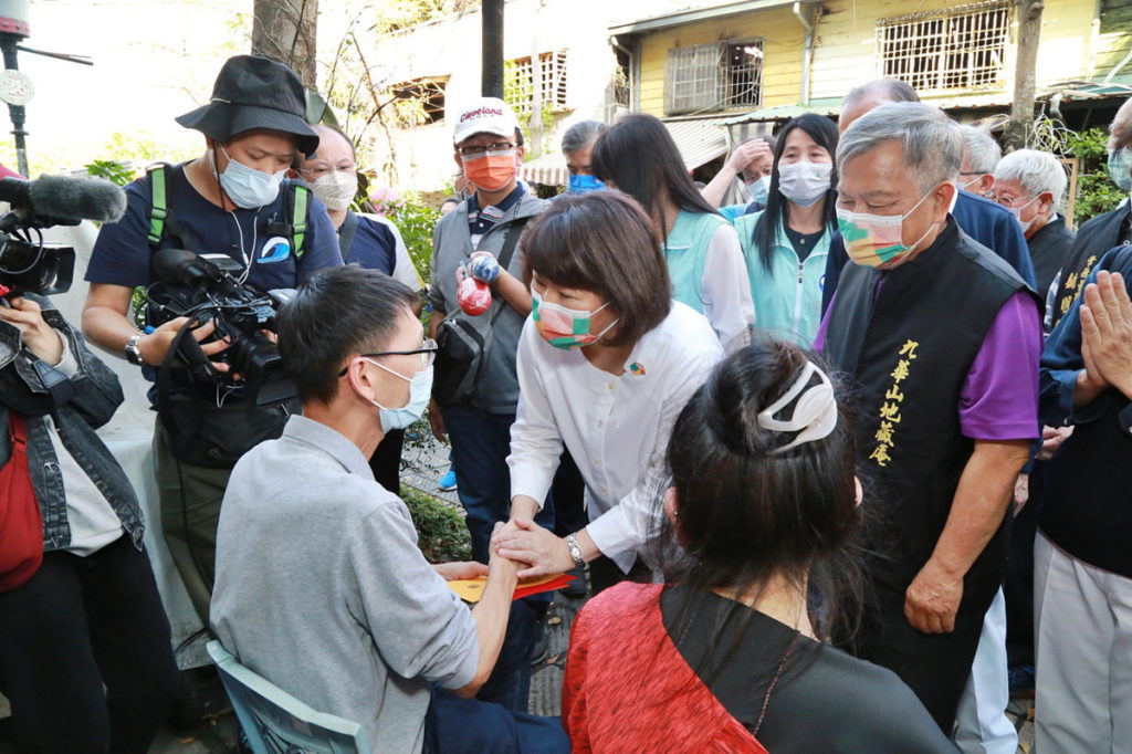 市長慰問火災受災戶