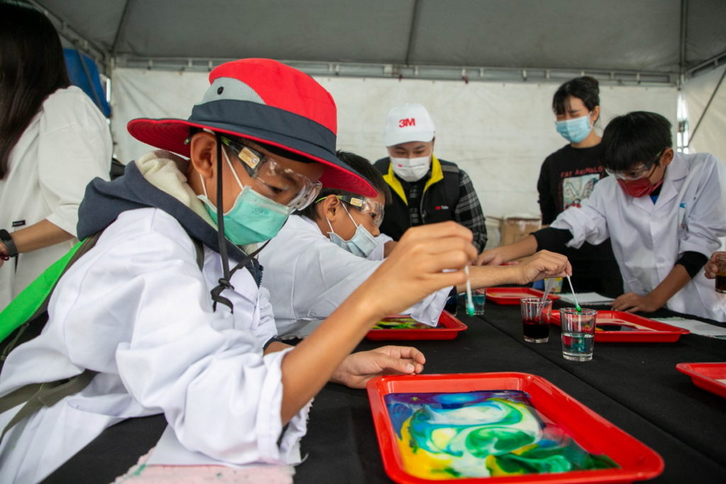3M在全球及台灣都積極推動STEM教育，以生活科學拓展學童視野，並開拓未來的無限可能