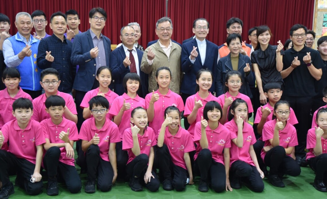 杜元坤捐贈文澳國小打擊樂器 賴峰偉、劉陳昭玲感謝傳愛偏鄉