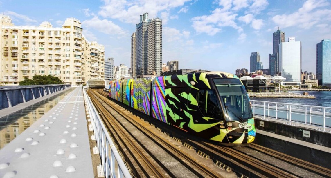 2022台灣燈會-聚膠行動輕軌列車《微光流動》獲美國謬思設計大獎肯定!