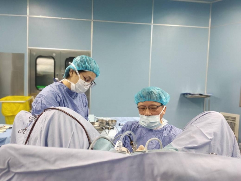 中年男子結石疼痛難耐 轉診為恭手術排石