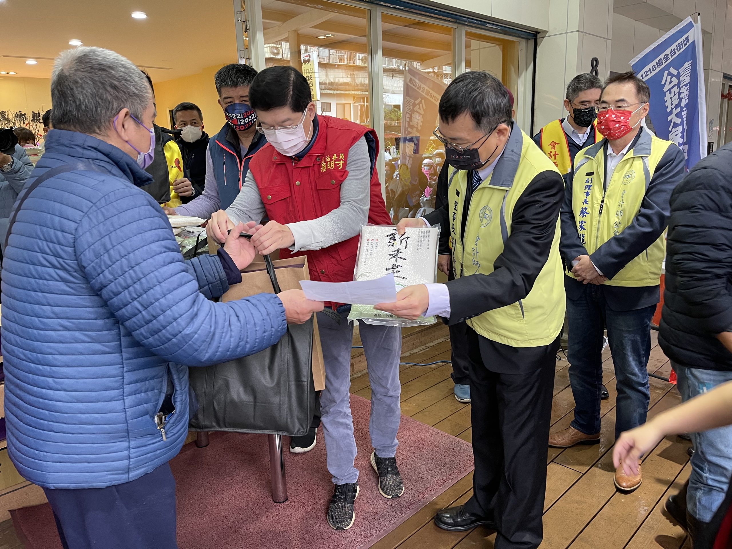羅明才攜手北市影音公會、台灣企業菁英協進會寒冬送暖
