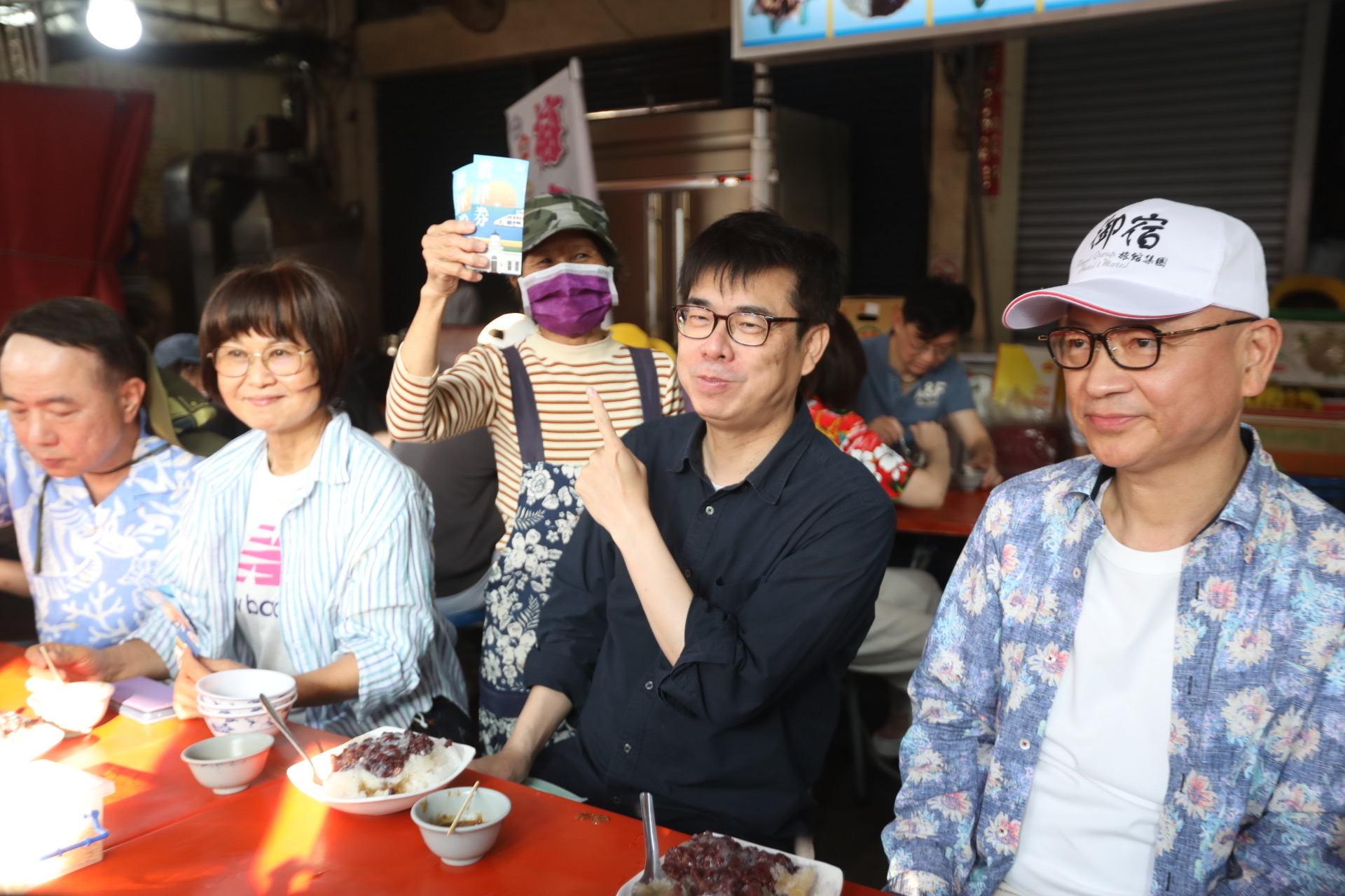 陳其邁肖像解禁 民進黨高雄議員競爭掛合照 55 高雄市長陳其邁