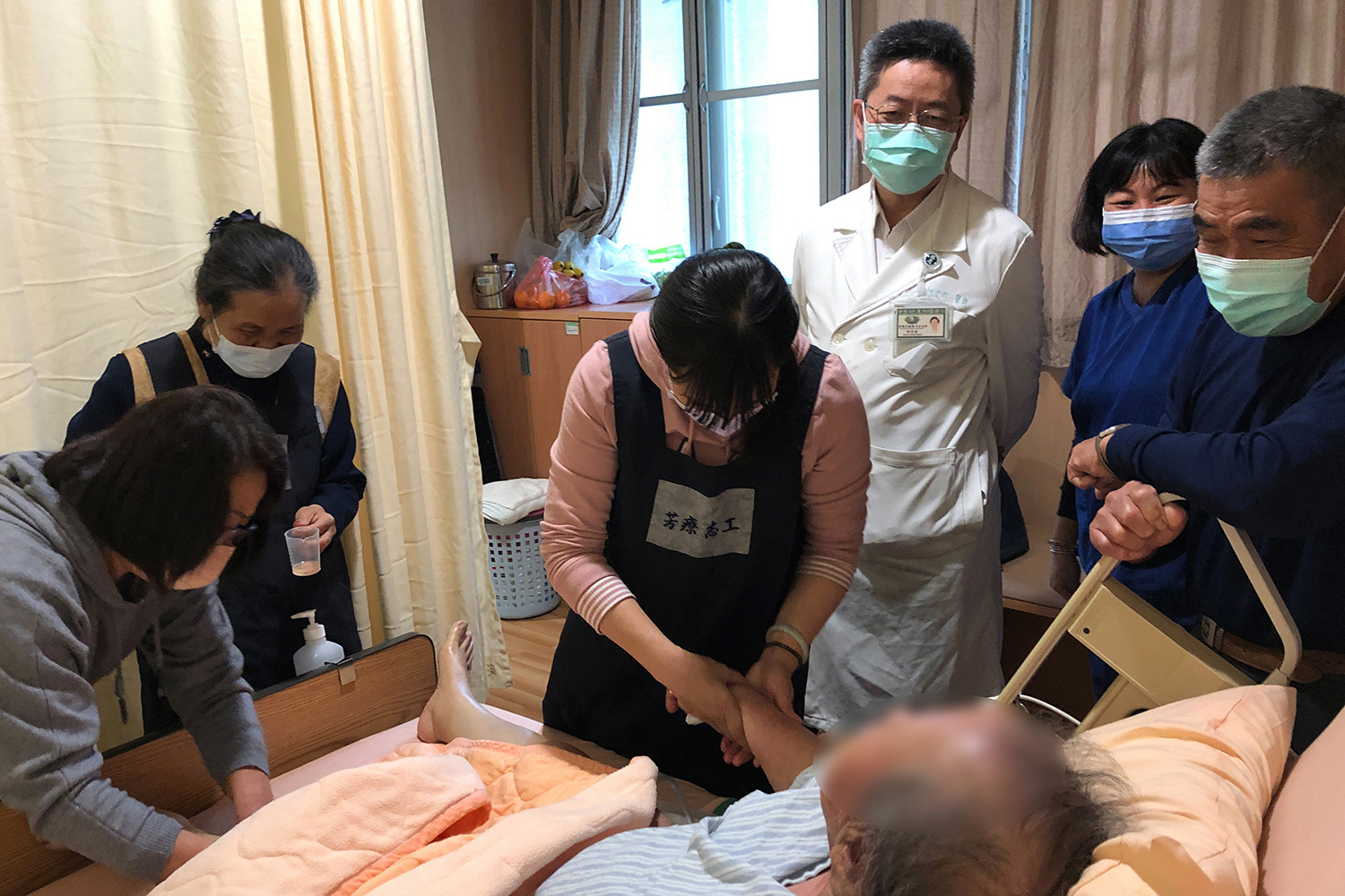 心蓮病房每個房間都有窗戶,可以讓病人舒適、放鬆的享受陽光和微風。