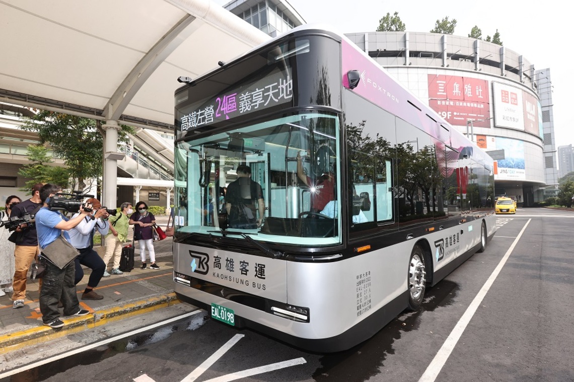 全台首部鴻華Model T電動巴士 今日正式營運上路