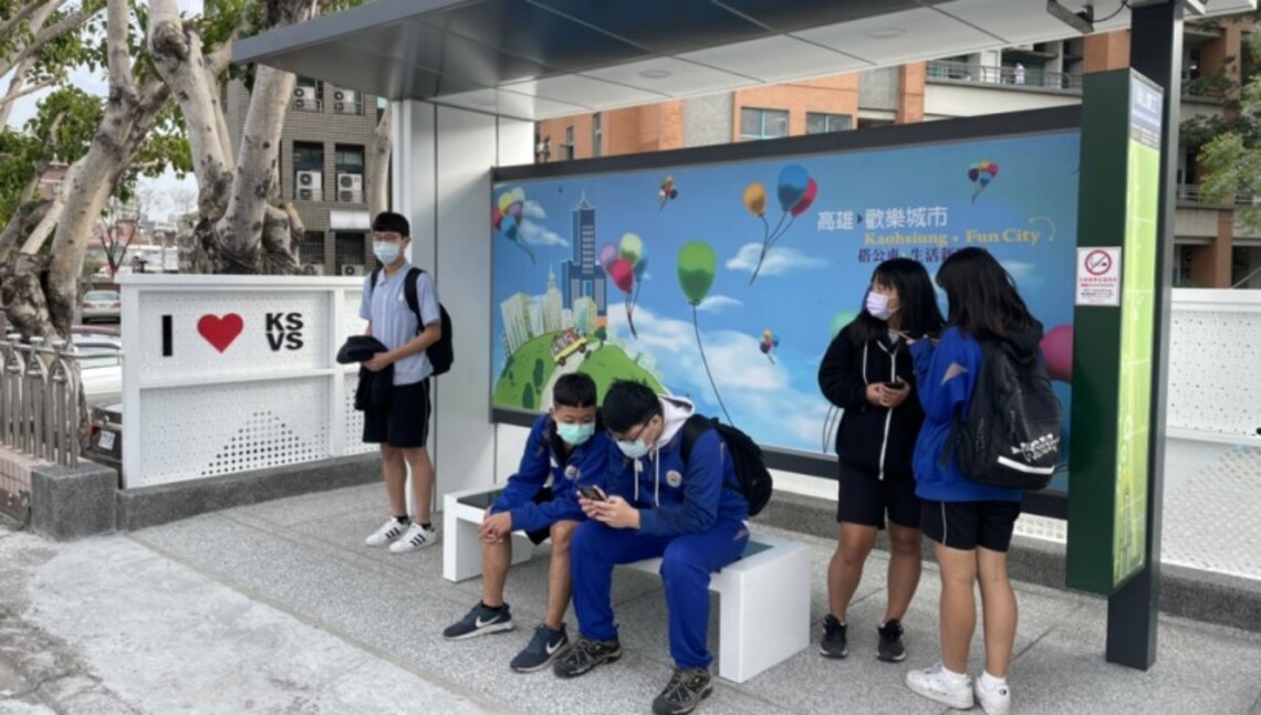 交通局攜手岡山農工興建候車亭 提供學子優質候車環境
