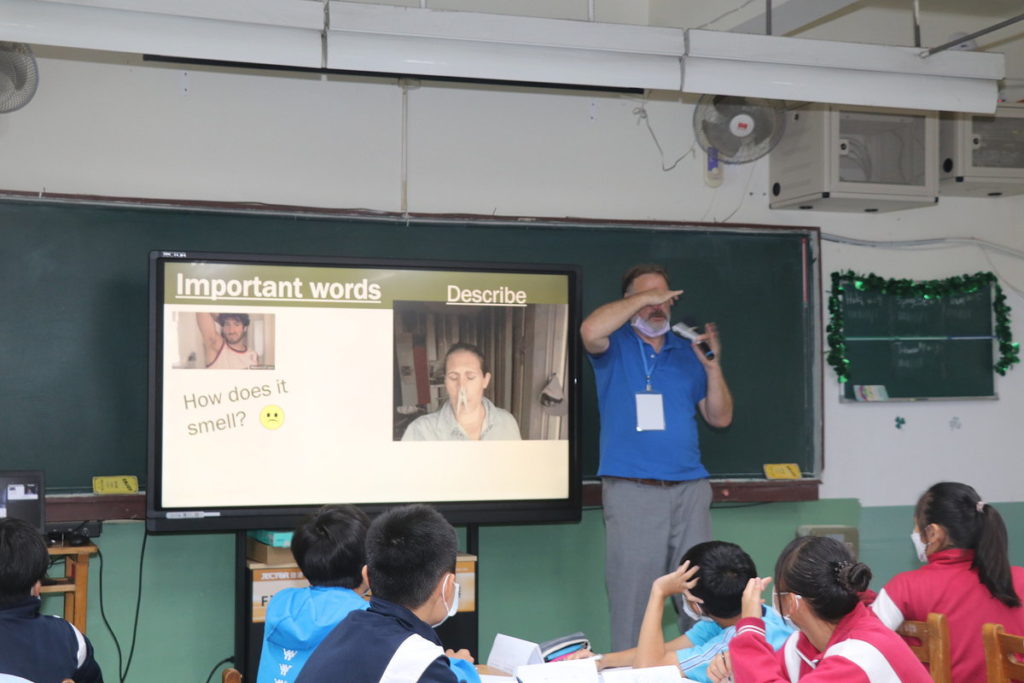 北興國中外師Michael豐富肢體語言