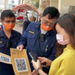 ▲豐原員警於疫苗快打站進行預防詐騙宣導 (圖/台中豐原分局 提供)