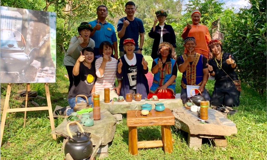 ▲配合自然地景搭設風格各異的茶席主題,帶給茶友優質的品茗感受 (圖/交通部觀光局 提供)
