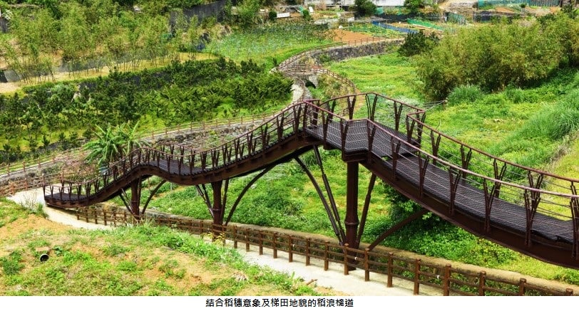 可能是戶外、樹和文字的圖像