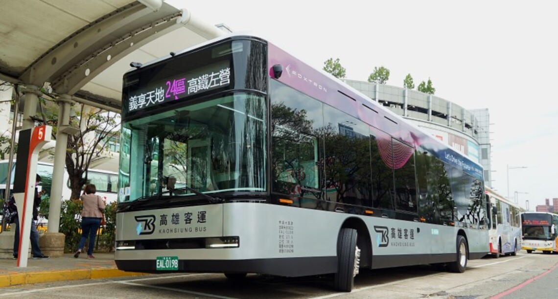 首搭鴻海MODEL T電巴 經發局長廖泰翔:打造智慧電巴生產基地