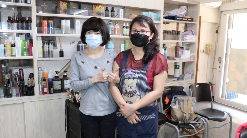 越籍女愛美髮 勞動部產投課程助考取乙級證照
