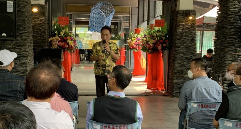 可能是 7 個人和大家站著的圖像