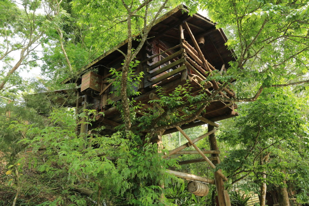 「賴坤陽的家」由喜愛大自然的老闆親手打造,森林小屋風格神祕迷人。(圖片由Booking.com提供)