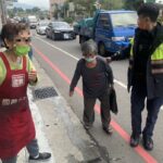 ▲86歲鄭姓阿嬤出門散步卻忘記回家路,只記得家附近有公園、消防隊,員警僅憑這些線索就幫阿嬤找到了家 (圖/台中霧峰分局 提供)