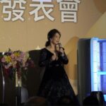 ▲尚禾亞總裁陳玟均介紹負離子循氣蒸新產品。(圖/記者張耀元攝)