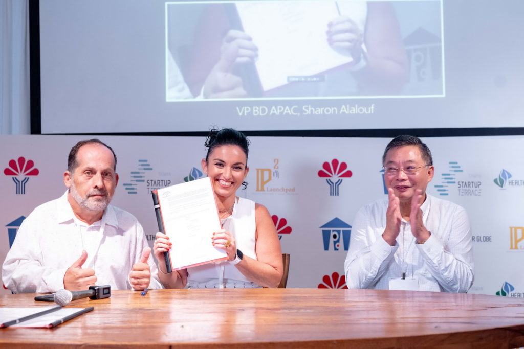臺以專區以色列籍顧問Rani(左起)、 Cellwize亞太區副總Sharon Alalouf以及駐以色列代表處經濟組曾賜安組長。(資育提供)