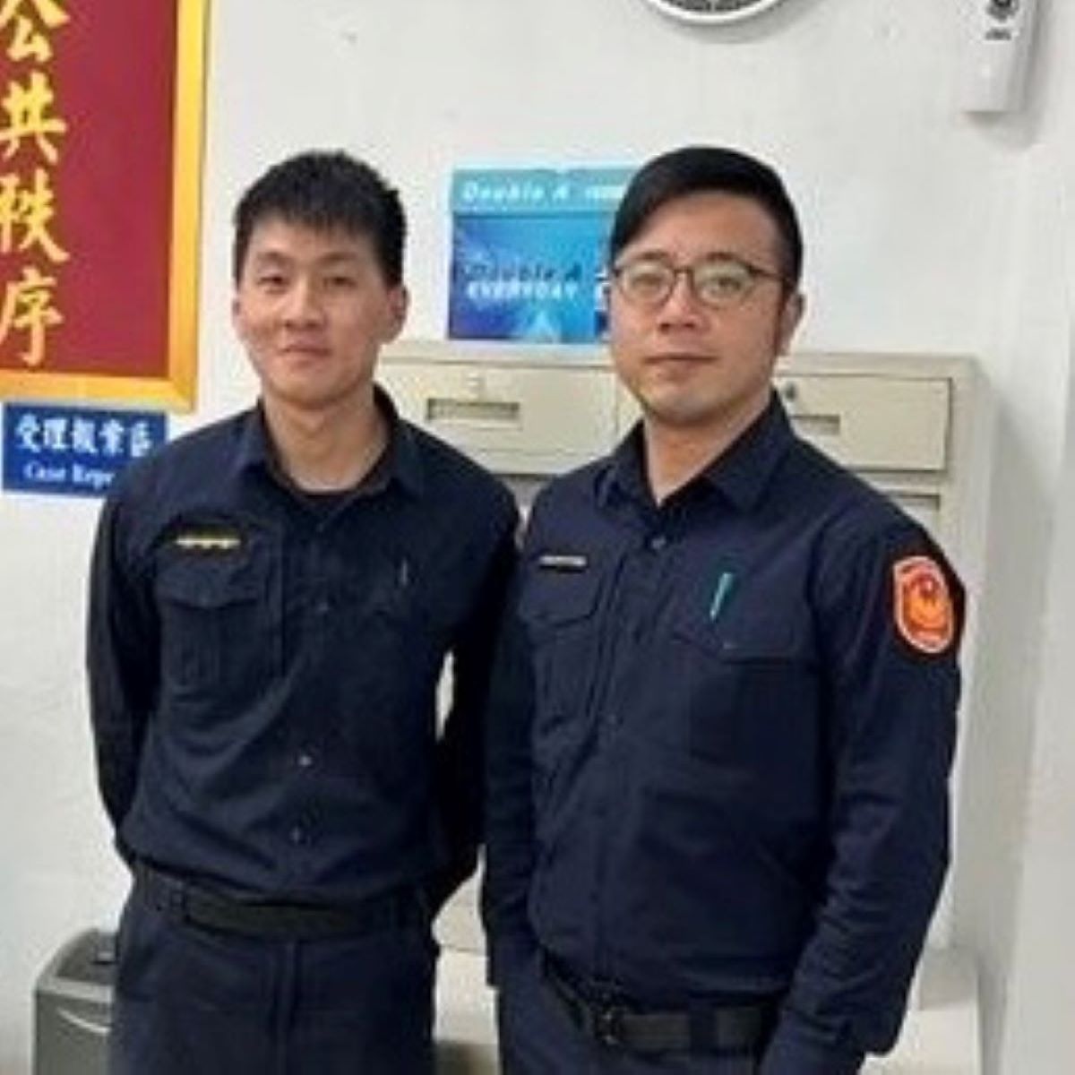 大湖派出所副所長黃梓翔(右)、警員李紹自(左)
