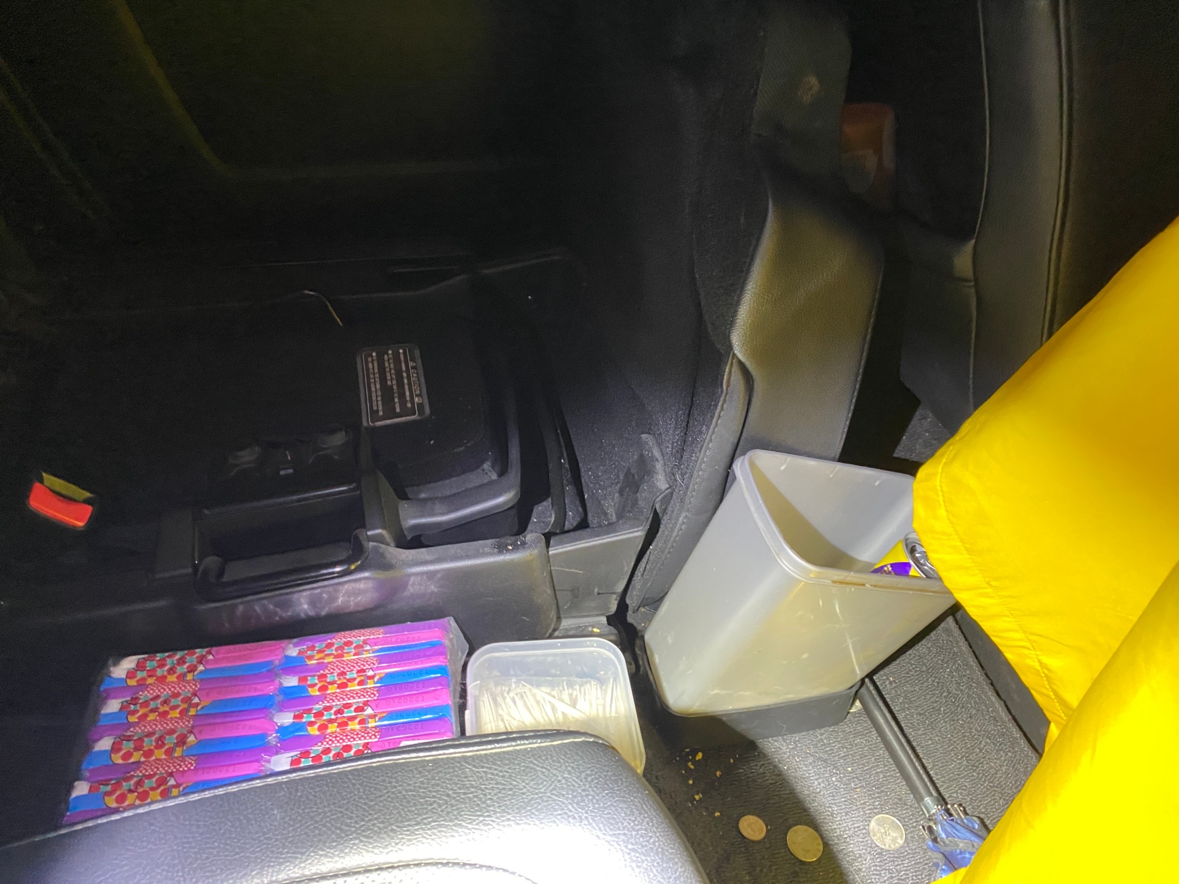 圖片說明:社后所員警盤查一違規自小客車,起獲毒品咖啡包。(記者馬治薇翻攝)