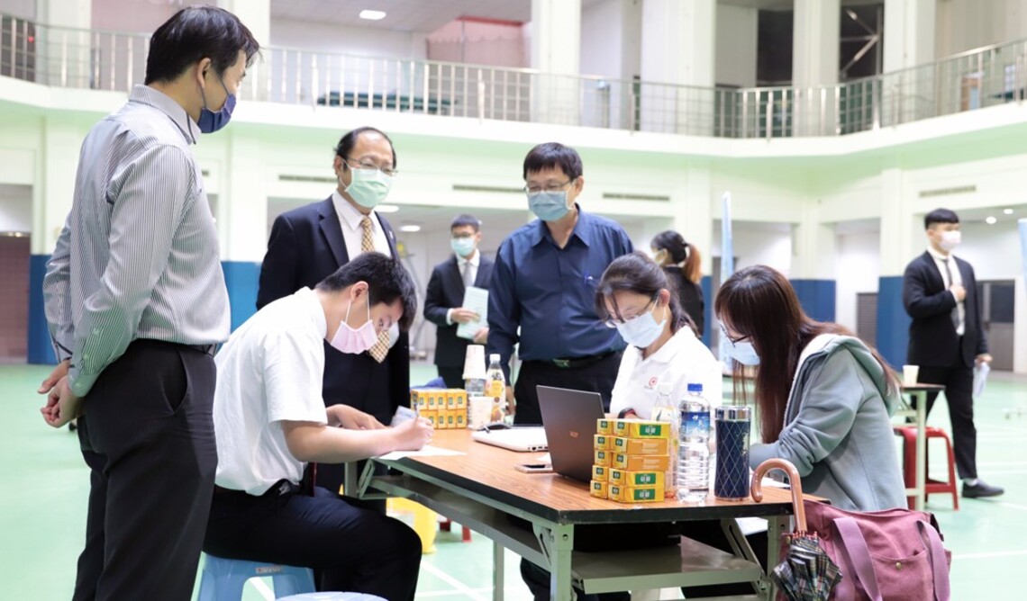 中華醫大製藥工程系就業博覽暨實習媒合會　20多家藥廠進校園選才