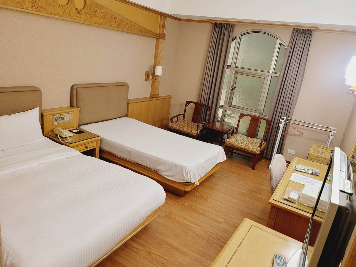 圖片說明:境外移入確診個案數居高不下,加強型防疫旅館爆滿,驚傳個案CT值超過30逕送一般防疫旅館和一般隔離者混住。(圖/翻攝自網路)